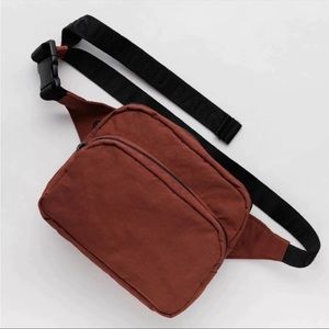NWT BAGGU Fanny Pack in Chestnut…discontinued color